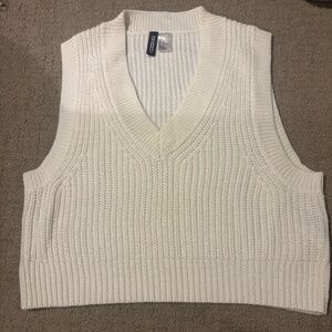 WHITE CROPPED KNIT VEST